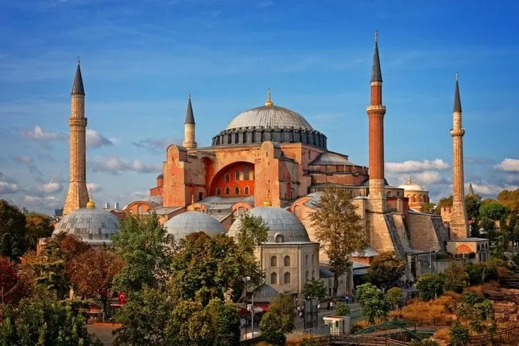 Hagia Sophia: Bangunan Bersejarah Yang Kini Menjadi Masjid
